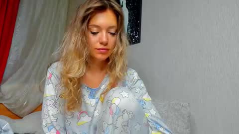 Foxy online show from September 2025 12:15:01 AM