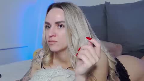 Foxy Kimmi online show from December 2025 06:44:01 AM