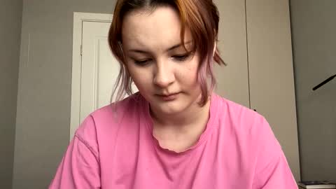 Snapshot of foxydollkate chatting on April 2026 07:33:01 AM Kate online show from April 2026 07:33:01 AM