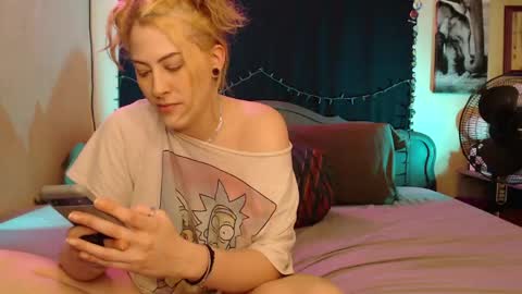 Snapshot of foxymalloryknoxy69 chatting on March 2026 08:19:01 AM Mallory Koxx online show from March 2026 08:19:01 AM