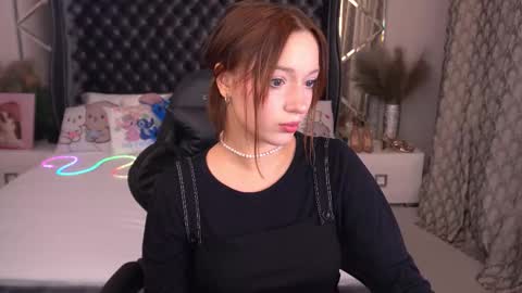 Snapshot of foxymayy chatting on September 2025 01:12:02 PM Maya online show from September 2025 01:12:02 PM