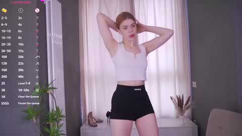 Jane Foxy online show from November 2025 06:12:01 AM