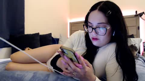 Snapshot of fragilemasochist chatting on December 2024 04:16:02 PM Angel online show from December 2024 04:16:02 PM