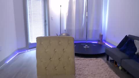 Snapshot of fragilemasochist chatting on February 2025 04:31:02 PM Angel online show from February 2025 04:31:02 PM