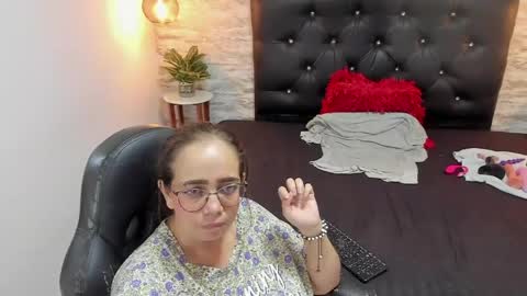 Snapshot of francesca_bbw chatting on June 2026 06:52:02 AM online show from June 2026 06:52:02 AM