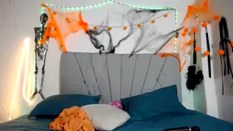 francihot4 online show from October 2025 02:36:02 AM