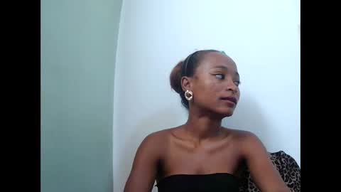Snapshot of francine925426 chatting on May 2026 08:54:01 AM francine925426 online show from May 2026 08:54:01 AM