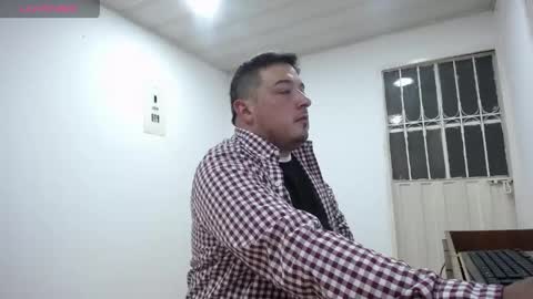 Snapshot of francoisroy chatting on April 2026 01:08:01 AM Juan online show from April 2026 01:08:01 AM