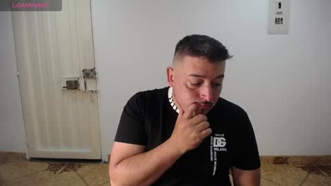 Snapshot of francoisroy chatting on June 2026 01:28:02 AM Juan online show from June 2026 01:28:02 AM