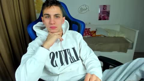 Frank online show from December 2025 05:04:02 AM