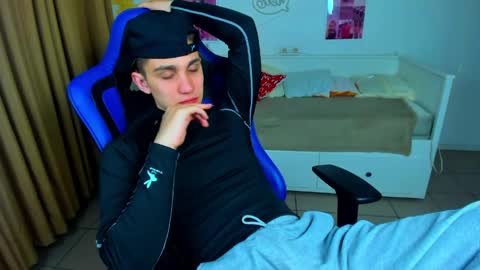 Frank online show from April 2026 05:32:02 AM