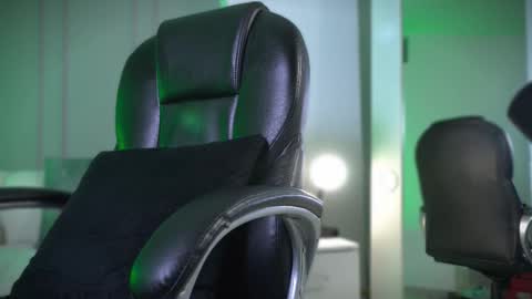 Frank Farrell. Hey remember to give me a thumbs up Ty online show from November 2025 02:54:01 AM