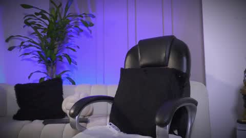 Frank Farrell. Hey remember to give me a thumbs up Ty online show from April 2026 11:39:02 PM