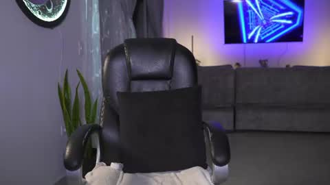 Snapshot of frankfarrellx chatting on July 2026 01:20:01 AM Frank Farrell. Hey remember to give me a thumbs up Ty online show from July 2026 01:20:01 AM