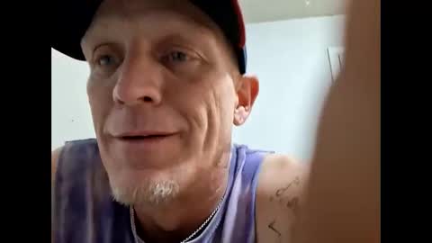 Snapshot of frankieblueeyes30 chatting on March 2026 04:51:01 AM Blue eyed tatted Daddy online show from March 2026 04:51:01 AM