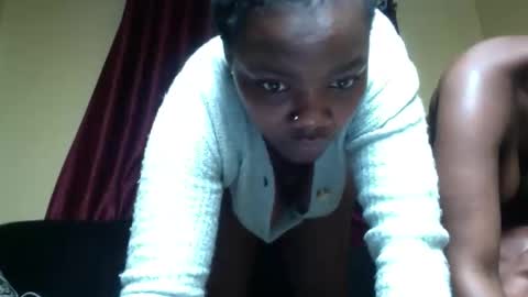 Snapshot of freaky_lyne chatting on April 2026 12:28:01 AM Lyne online show from April 2026 12:28:01 AM