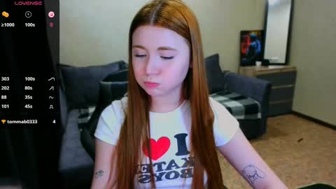 Snapshot of freckle_diyana chatting on December 2024 03:42:01 PM Diyana online show from December 2024 03:42:01 PM