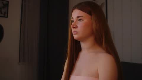 Snapshot of freckle_diyana chatting on September 2025 09:41:02 PM Diyana online show from September 2025 09:41:02 PM