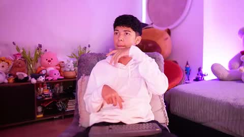 Juan  give it a thumbs up please its important online show from September 2025 11:43:01 AM