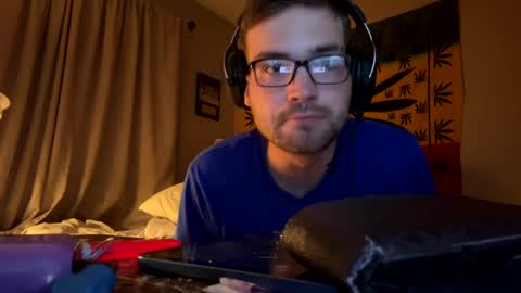 Snapshot of freezeskiii chatting on September 2025 03:40:02 AM freezeskiii online show from September 2025 03:40:02 AM