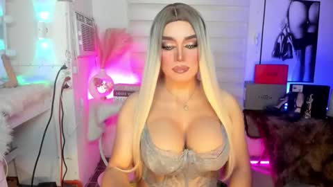 Snapshot of freya_lovestocum chatting on September 2025 02:22:02 AM Miss Frea online show from September 2025 02:22:02 AM
