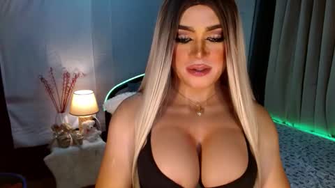 Snapshot of freya_lovestocum chatting on October 2025 11:29:02 PM Miss Frea online show from October 2025 11:29:02 PM