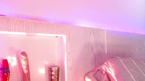 FREYJA LOREN online show from December 2024 02:59:01 AM