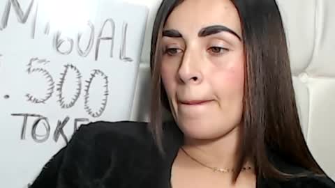 Snapshot of frida__x chatting on April 2026 05:23:01 AM Frida online show from April 2026 05:23:01 AM