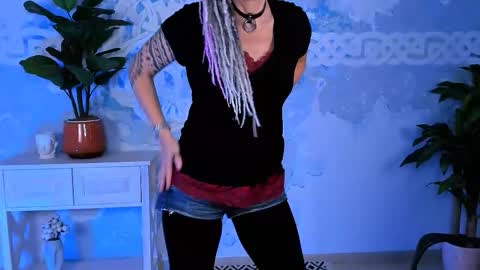 Frida Tander online show from October 2025 05:06:02 AM