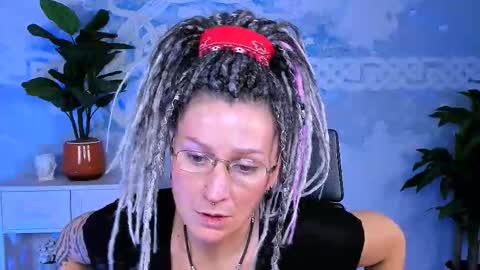 Frida Tander online show from October 2025 05:05:01 AM