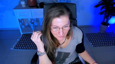 Frida Tander online show from November 2025 05:21:01 AM