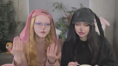 friend_zone_ online show from April 2026 01:11:01 PM