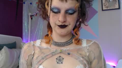 Snapshot of friskyflowers chatting on September 2025 05:35:02 PM cherry online show from September 2025 05:35:02 PM