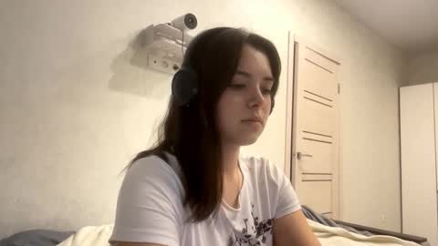 Snapshot of frosted_bloom chatting on September 2025 02:09:02 PM Emily online show from September 2025 02:09:02 PM