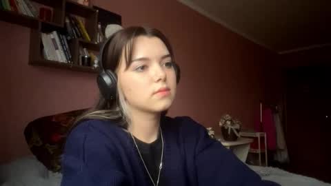 Snapshot of frosted_bloom chatting on September 2025 02:21:01 PM Emily online show from September 2025 02:21:01 PM