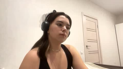 Snapshot of frosted_bloom chatting on September 2025 03:39:01 PM Emily online show from September 2025 03:39:01 PM