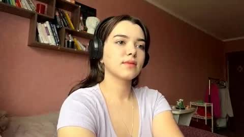 Snapshot of frosted_bloom chatting on October 2025 07:07:02 AM Emily online show from October 2025 07:07:02 AM