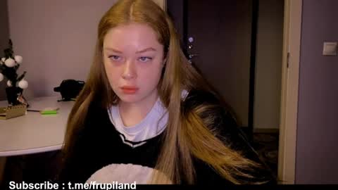 Snapshot of frupi_land chatting on January 2025 01:19:01 PM OPEN PVTJulia and Wayne online show from January 2025 01:19:01 PM