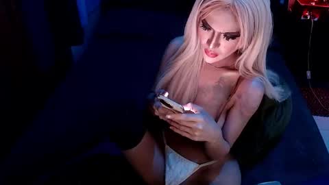 Snapshot of fuckinghotnicolets chatting on May 2026 12:23:01 PM QUEEN OF COMMAND and CUMDUNGEON9 online show from May 2026 12:23:01 PM