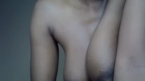 Snapshot of fuckme280725 chatting on November 2025 09:50:01 PM MILK BAE online show from November 2025 09:50:01 PM