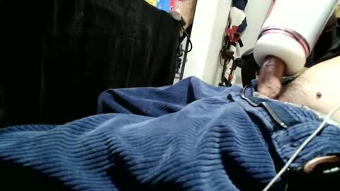fuckmeallday1975 online show from April 2026 07:02:02 AM