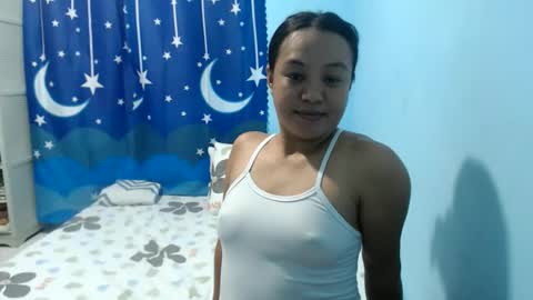 Snapshot of funluvnpinay4u chatting on April 2026 12:01:01 AM MAE online show from April 2026 12:01:01 AM