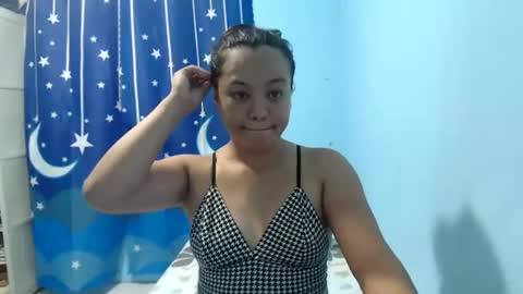 Snapshot of funluvnpinay4u chatting on April 2026 11:51:02 PM MAE online show from April 2026 11:51:02 PM
