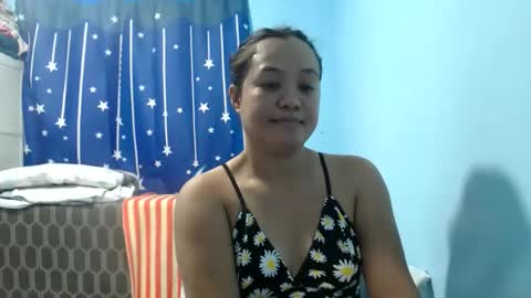 Snapshot of funluvnpinay4u chatting on April 2026 12:08:02 PM MAE online show from April 2026 12:08:02 PM
