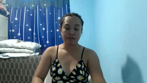 Snapshot of funluvnpinay4u chatting on April 2026 01:41:02 PM MAE online show from April 2026 01:41:02 PM