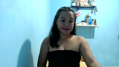 Snapshot of funluvnpinay4u chatting on May 2026 12:25:02 PM MAE online show from May 2026 12:25:02 PM