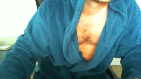 Snapshot of funnyeucouple chatting on October 2025 08:20:01 AM YWhiteNiceMan online show from October 2025 08:20:01 AM