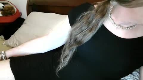 Jessie Love online show from May 2026 10:43:02 AM
