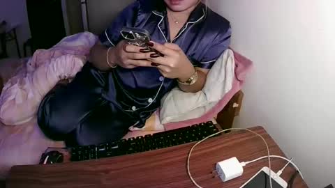 Snapshot of future_bride chatting on December 2025 07:35:01 AM future_bride online show from December 2025 07:35:01 AM