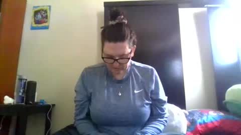 fuzzypeaches87 online show from March 2026 07:20:01 PM